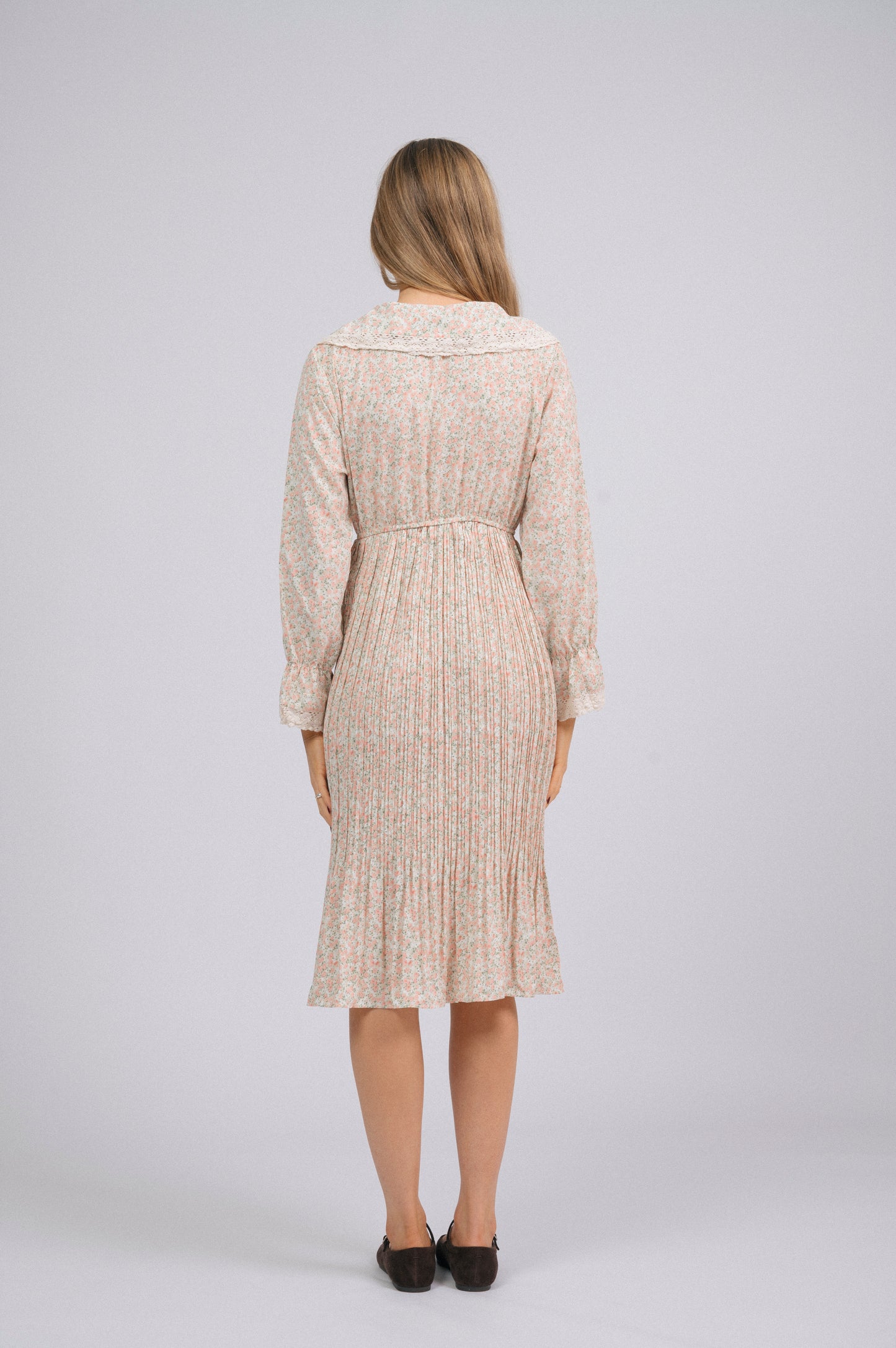Vintage 1940s-Style Floral Dress with Lace Trim – Pradap