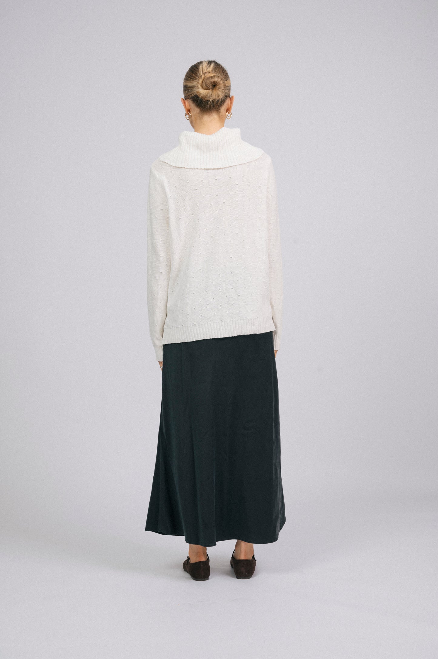 Preloved W.Lane White Knit Turtleneck Top – Ribbed Trim & Delicate Stitch Detail