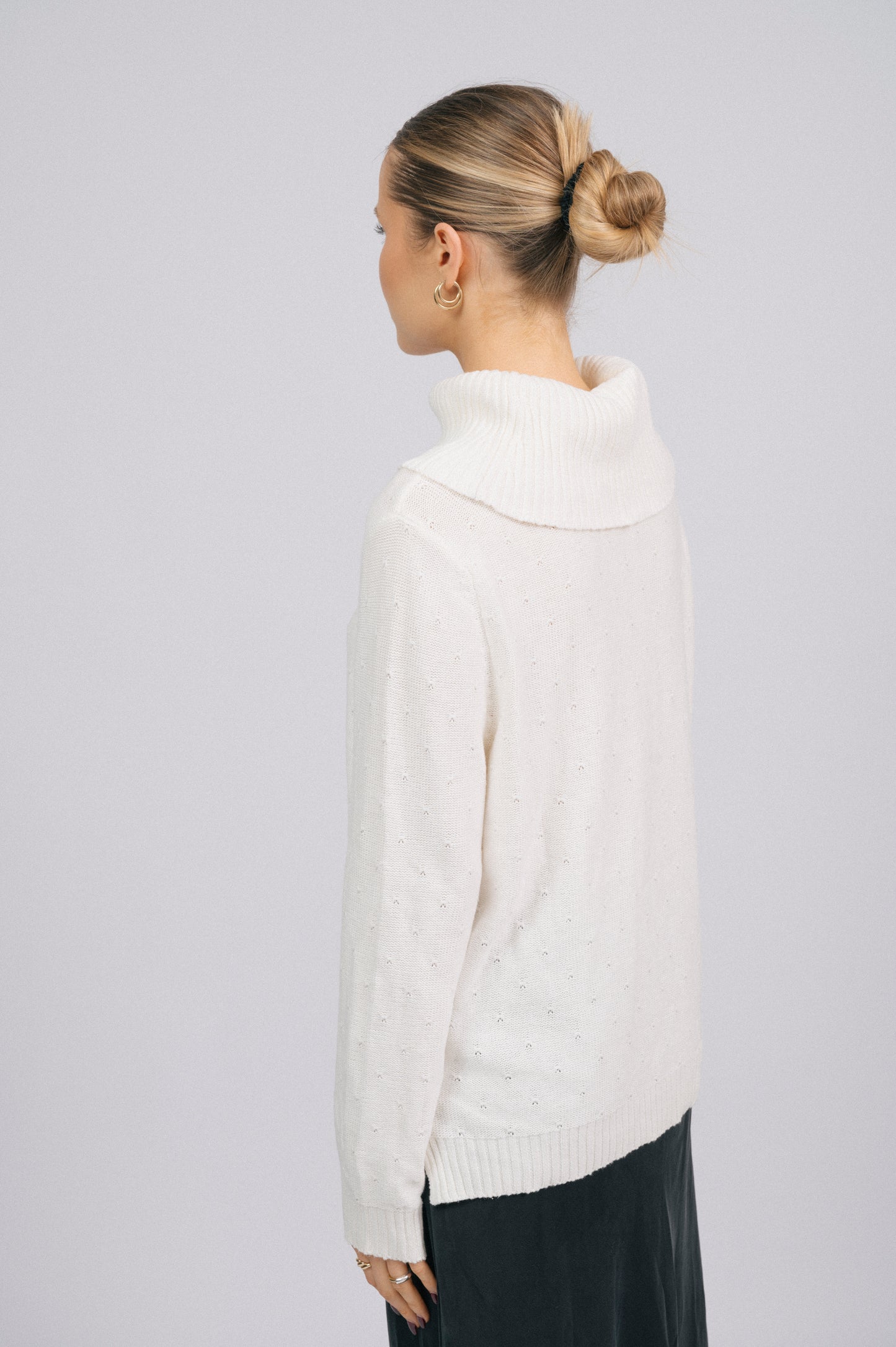 Preloved W.Lane White Knit Turtleneck Top – Ribbed Trim & Delicate Stitch Detail