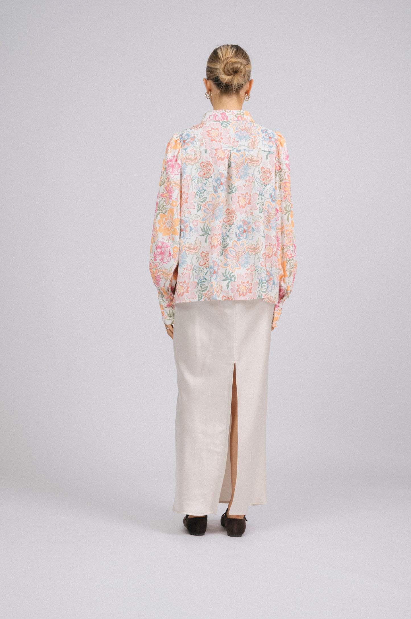 Preloved Yours Truly Floral Button-Up Shirt – White with Bold Florals
