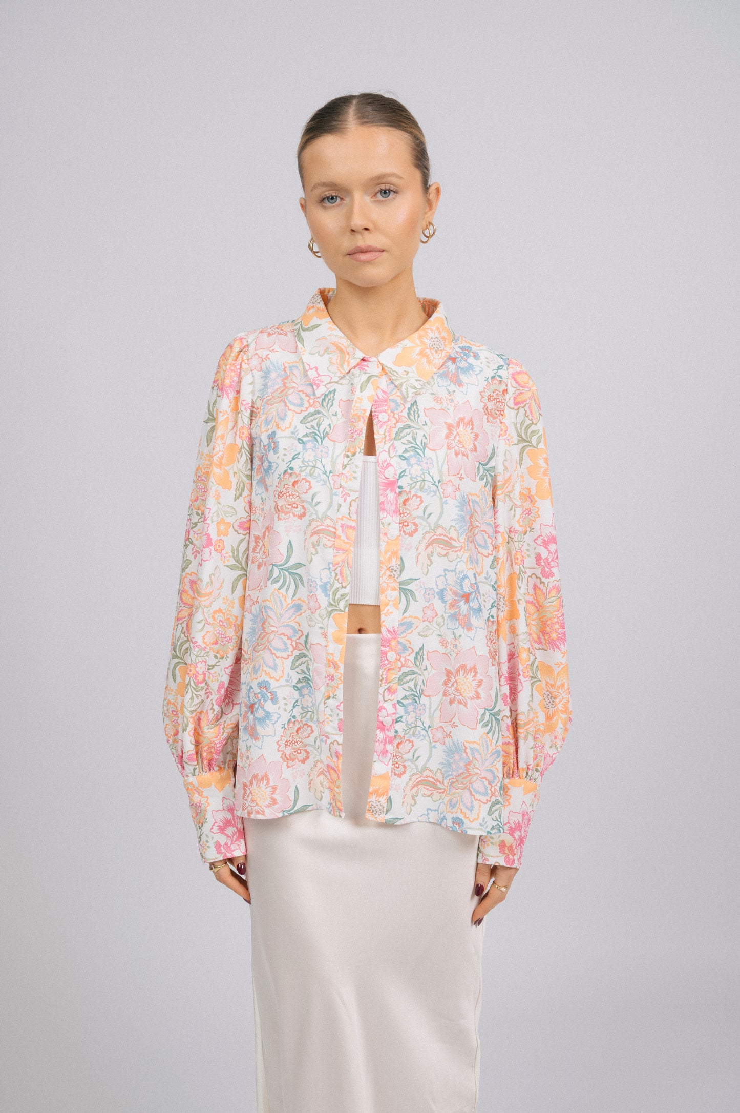 Preloved Yours Truly Floral Button-Up Shirt – White with Bold Florals