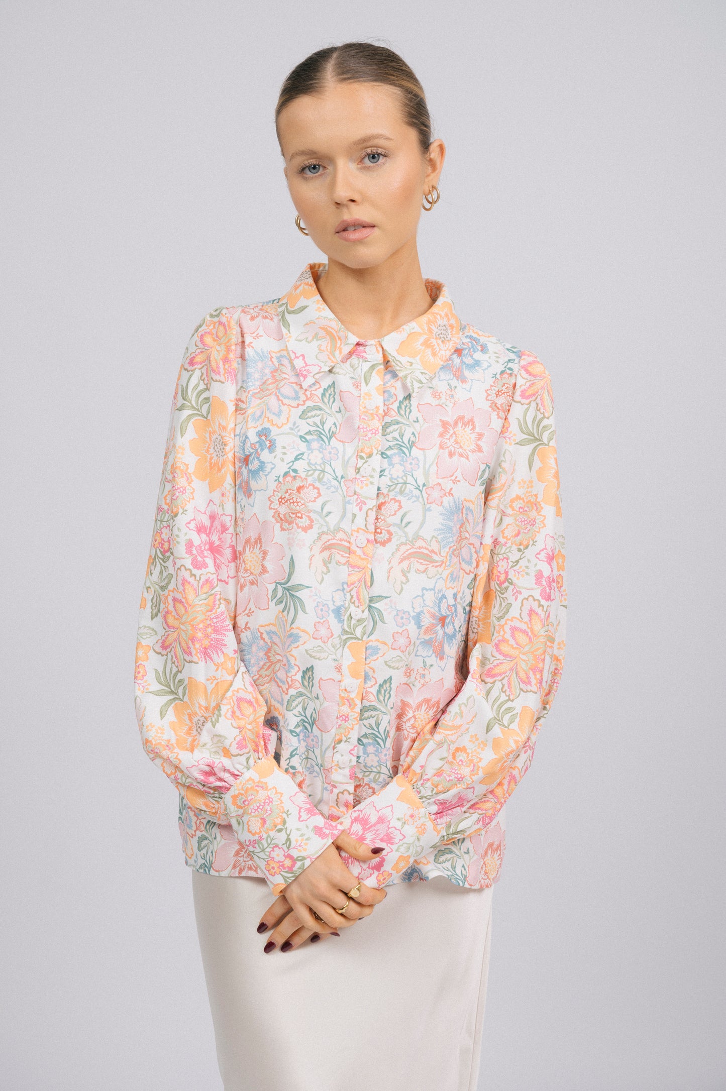 Preloved Yours Truly Floral Button-Up Shirt – White with Bold Florals
