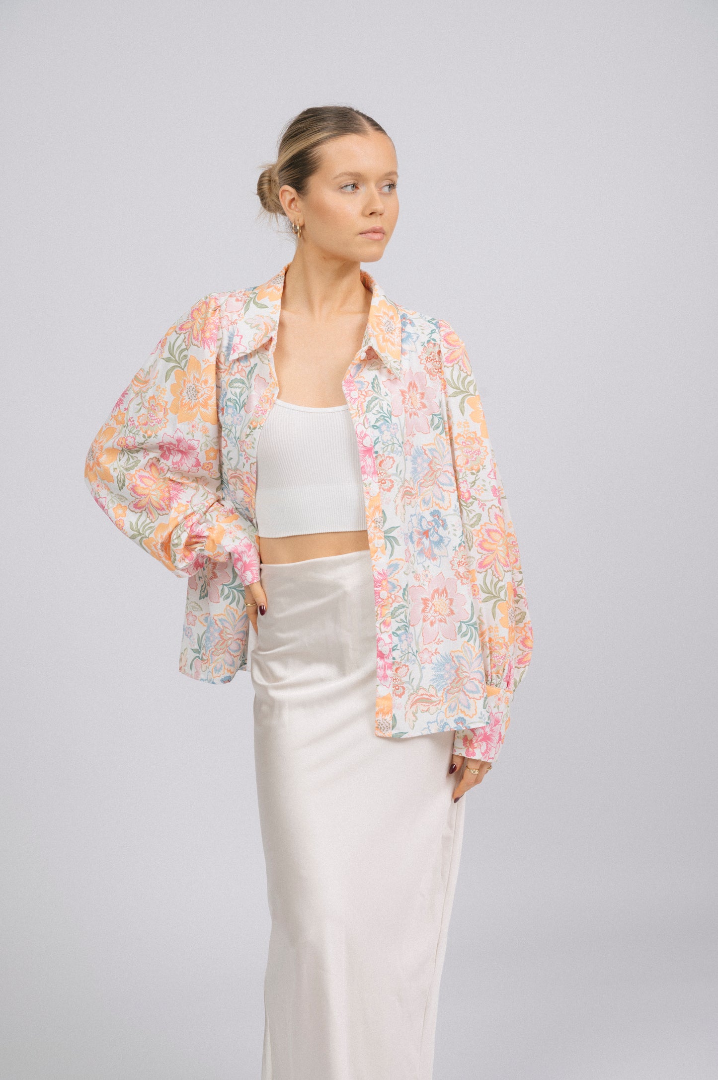 Preloved Yours Truly Floral Button-Up Shirt – White with Bold Florals