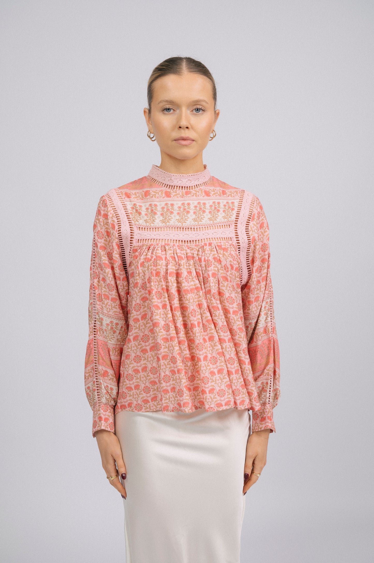 Preloved JAASE Pink Floral High Neck Blouse – Lace Trim & Cut-Out Sleeves