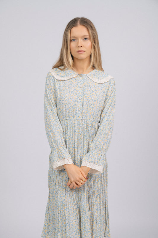 Vintage 1940s-Style Floral Dress with Lace Trim – Pradap