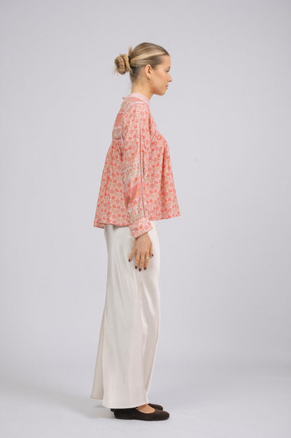 Preloved JAASE Pink Floral High Neck Blouse – Lace Trim & Cut-Out Sleeves