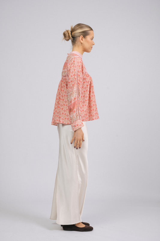 Preloved JAASE Pink Floral High Neck Blouse – Lace Trim & Cut-Out Sleeves