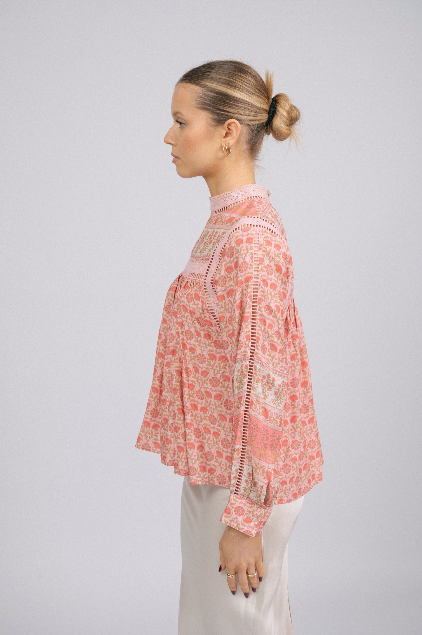 Preloved JAASE Pink Floral High Neck Blouse – Lace Trim & Cut-Out Sleeves